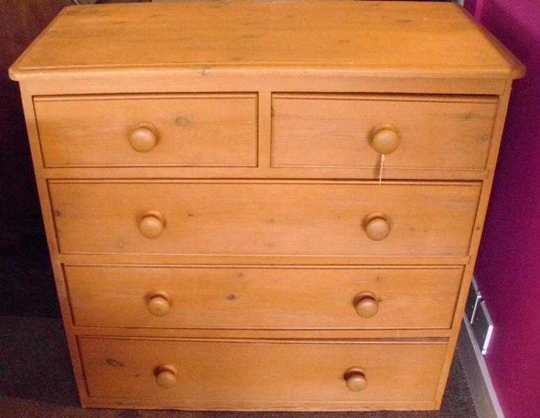 Pine chest of drawers