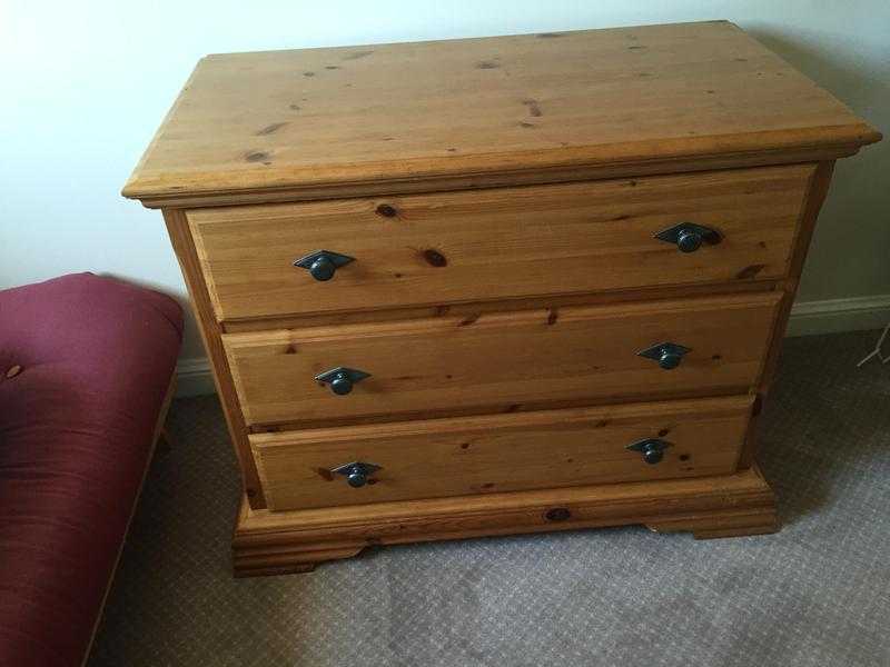 Pine chest of drawers