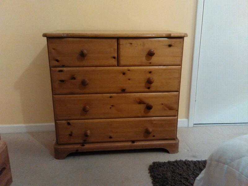 Pine chest of drawers