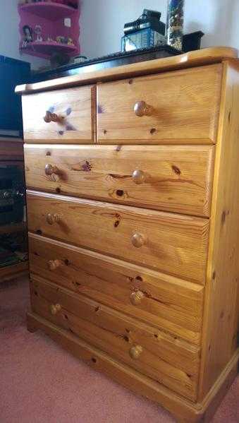 Pine chest of drawers