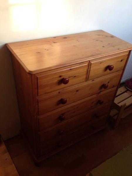 Pine Chest of Drawers in Great Condition