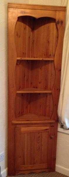 Pine corner unit in very good condition