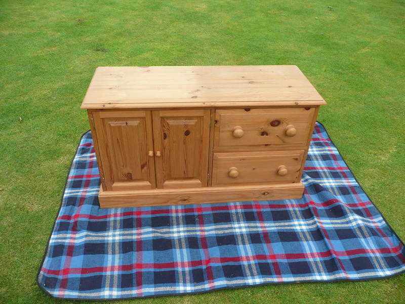 Pine cupboard hi-fi unit TV cabinet with drawers