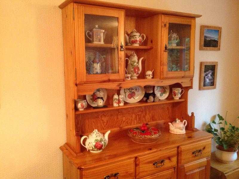 Pine dresser