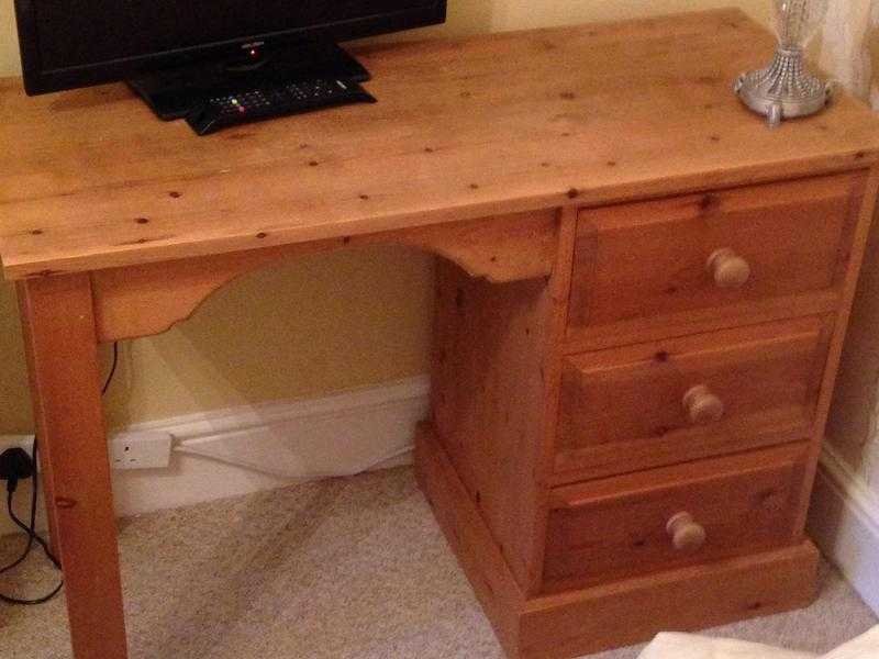 Pine dressing table