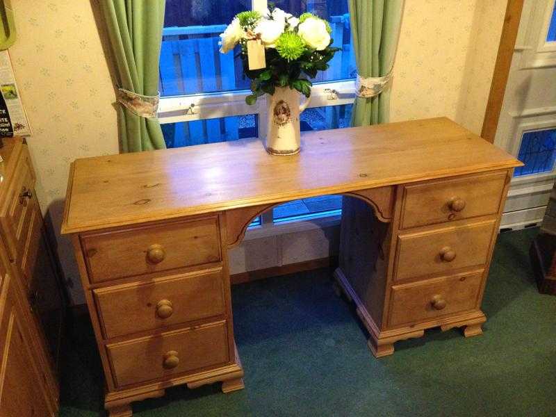 Pine dressing table. Antique pine dressing table.solid pine