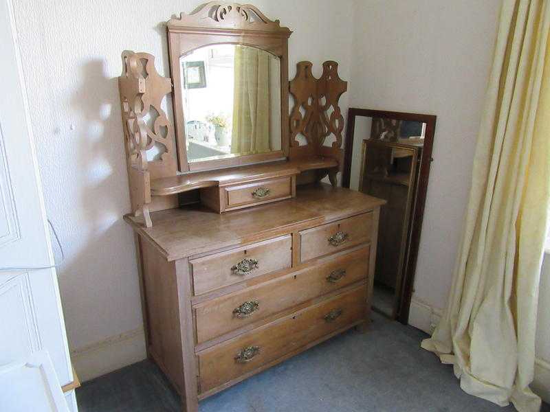 PINE DRESSING TABLE, VINTAGE. ORNATE TOP WITH MIRROR.