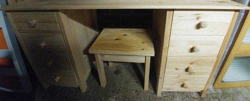 Pine dressing table with stool