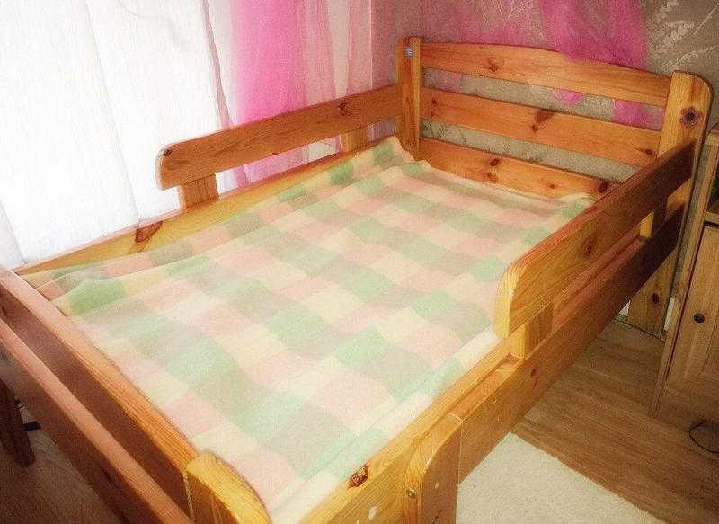 Pine extendable toddler bed 110-190cm lenght