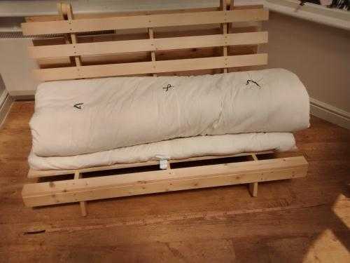 Pine futon