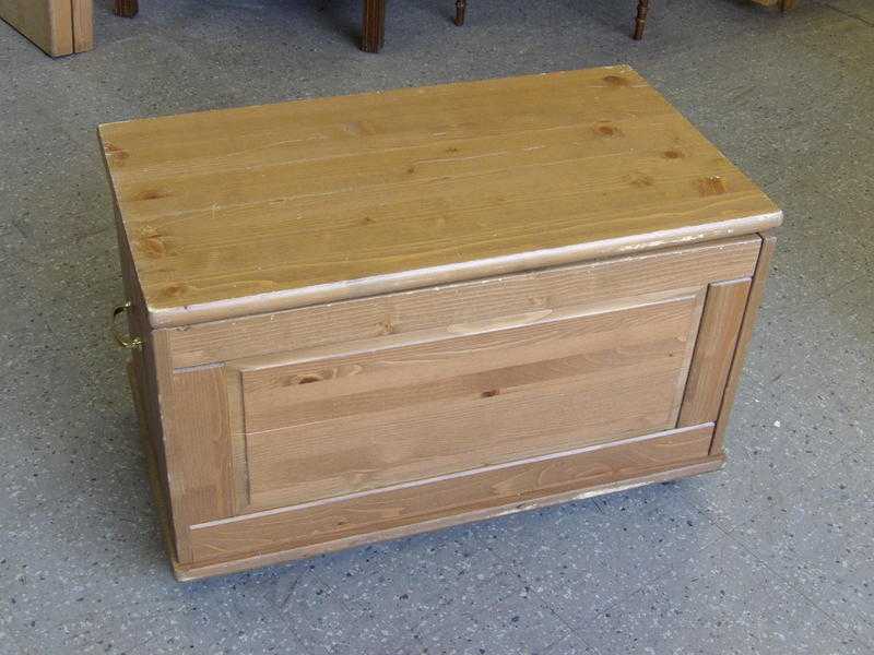 Pine Ottoman  Blanket Box  Toy Chest - In Need Of Repair  Restoration - Can Deliver For Extra