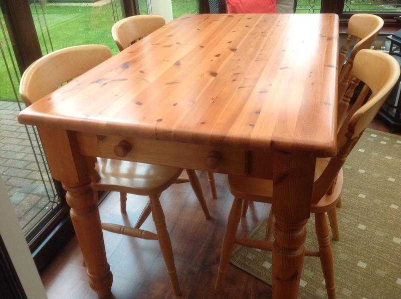 Pine table