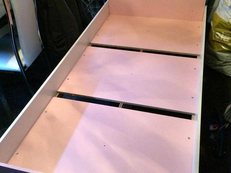 Pink childs single bed