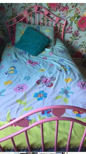 Pink hearts metal single bed