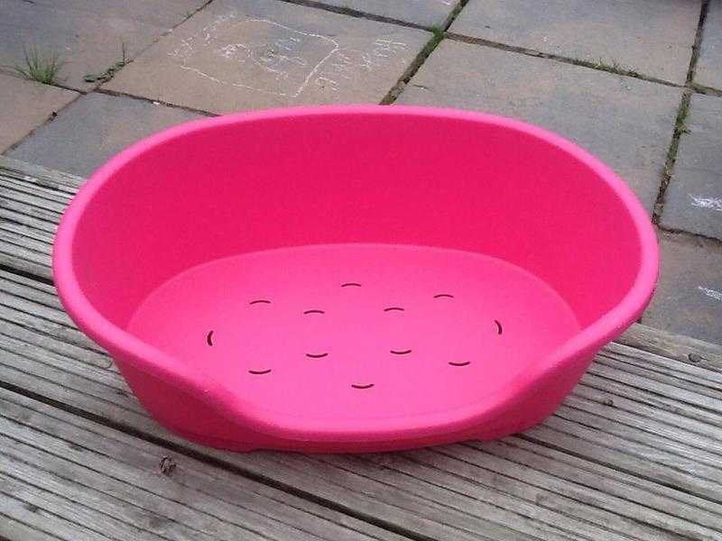 Pink pet basket