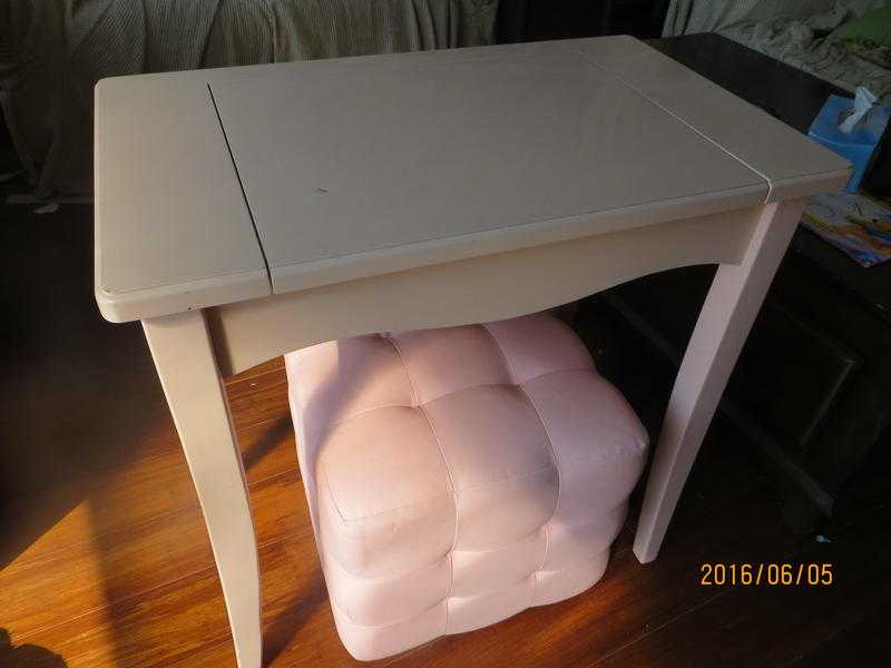 pink vanity and stool