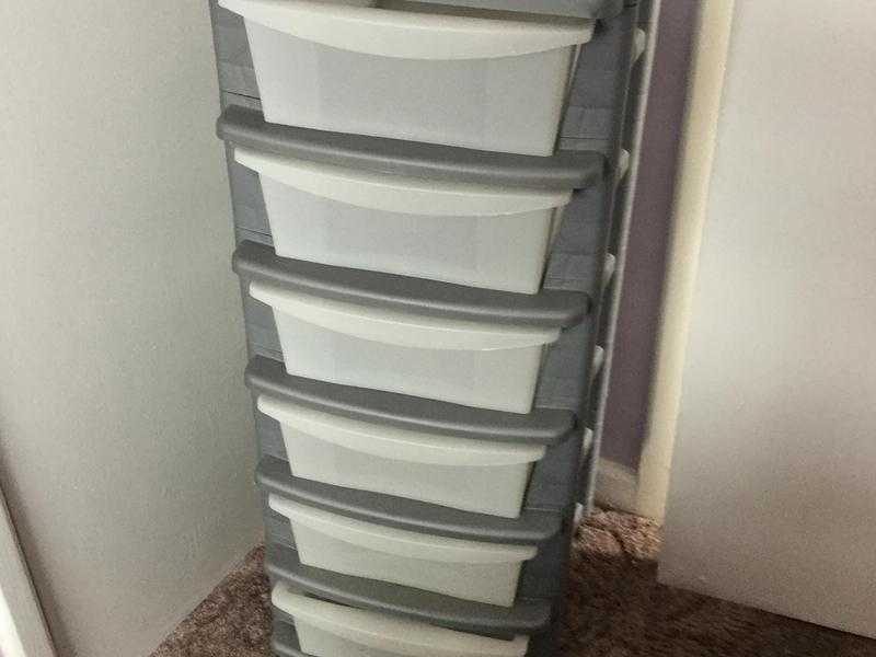 Plastic set of drawers