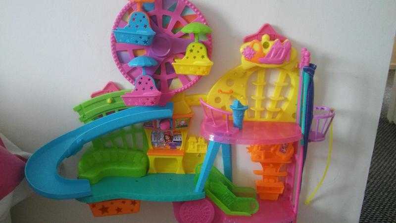 Polly pocket wall slide