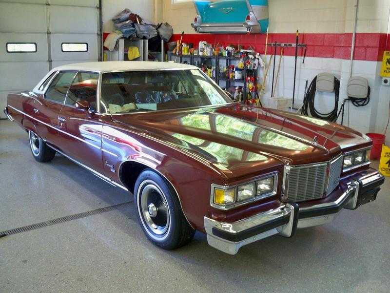 Pontiac Bonneville 1976