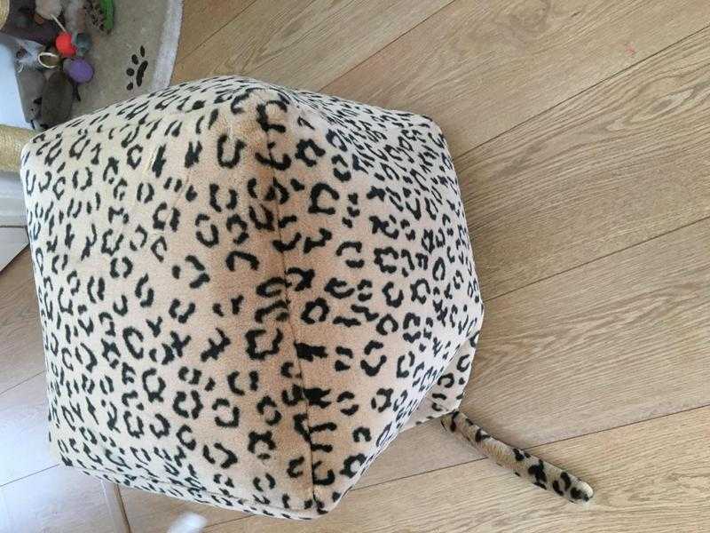 Pouffa leopard print