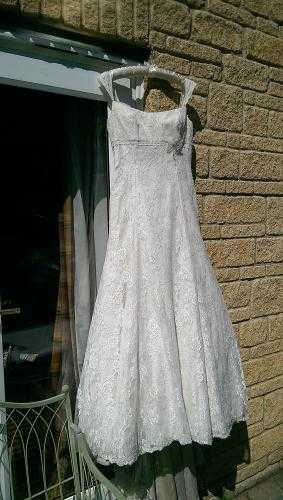 Pre loved lace wedding gown