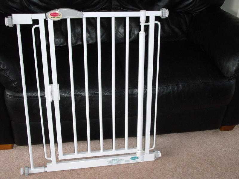 Pressure stair gate