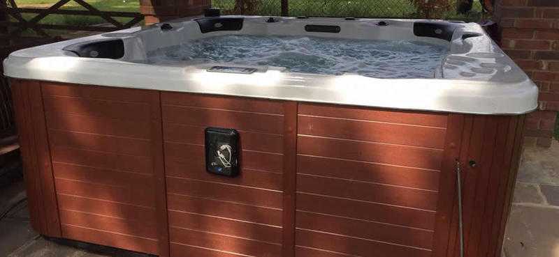 Prestige 5 seat hot tub, Low price, top quality, stock clearance.