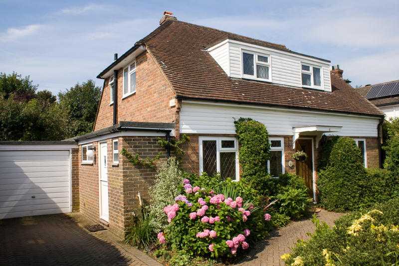 Pretty, 4 bed detached house in Uckfield with character on edge of town. Updated and well maintained