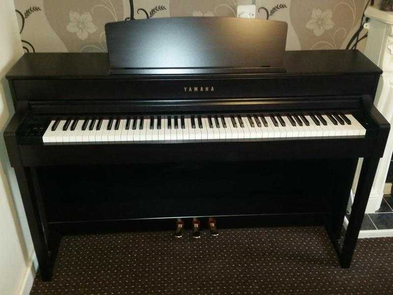 PRICE REDUCED Yamaha Clavinova CLP 575R Digital Piano ONLY 6 months old, almost showroom condition.