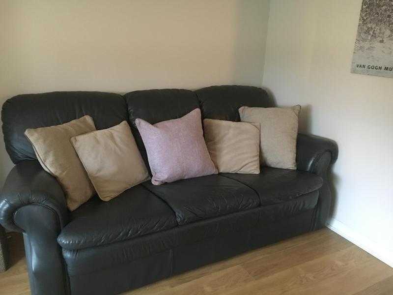 Price slashed for sale as soon as Glasgow area  Gardenhall East Kilbride 3 piece sofa  2 chairs