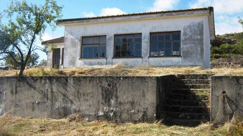 Primary school village for sale in the north of Portugal.