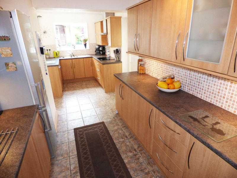 PROFESSIONAL HOUSE SHARE - 5 MINS FROM MORRISTON HOSPITAL