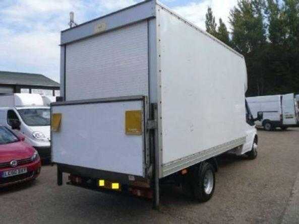 Professional Man and Big luton Van With Tail lift NORTH LONDON