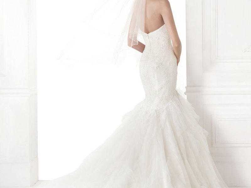 Pronovias dress in Size 8