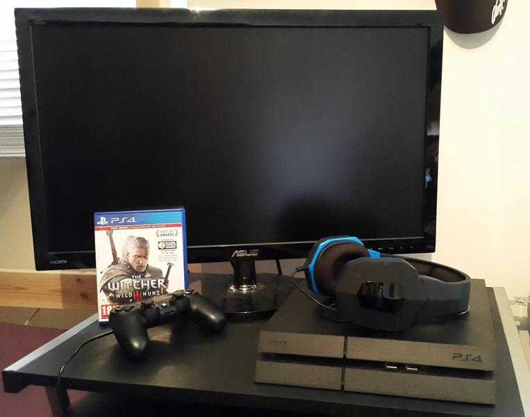 PS4 Gaming Bundle  (Like New)