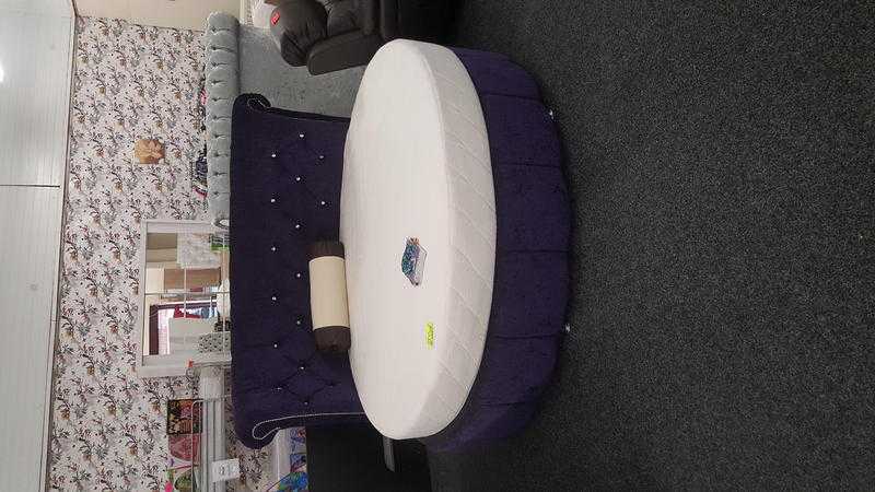 Purple chenille round bed