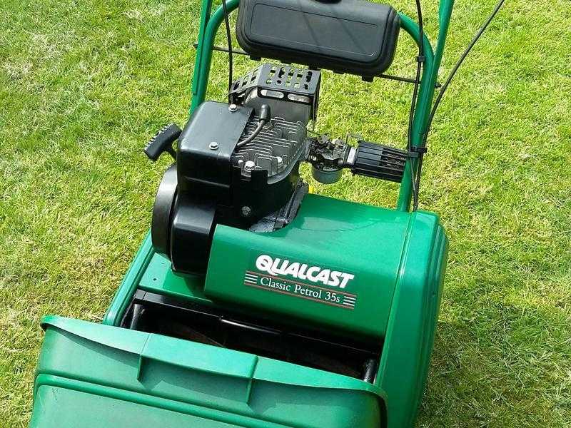 Qualcast Classic 35 S Petrol Cylinder Mower