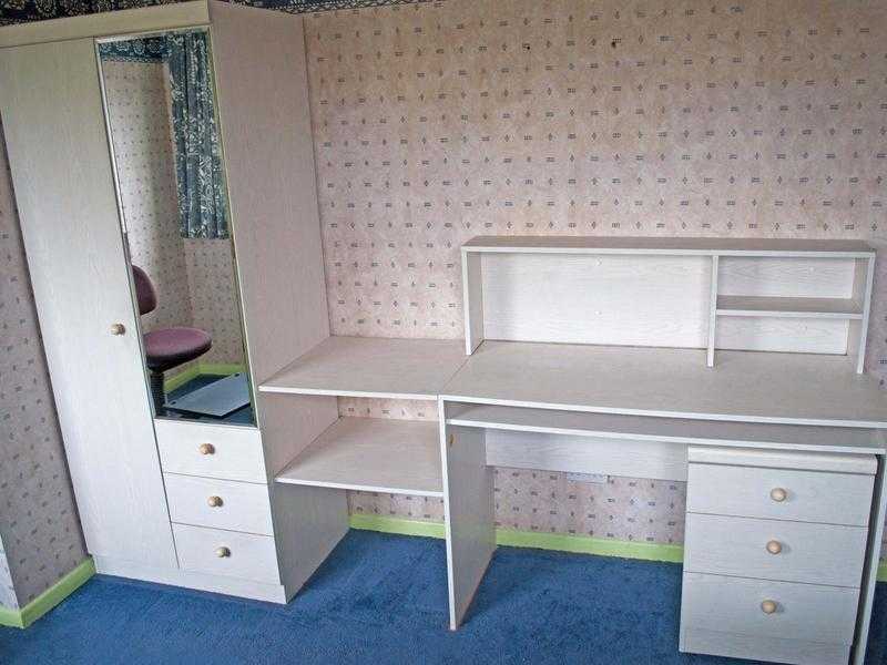 Quality bedroom furniture set (Alstons)