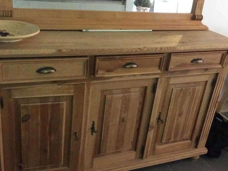 Quality cupboard with mirror