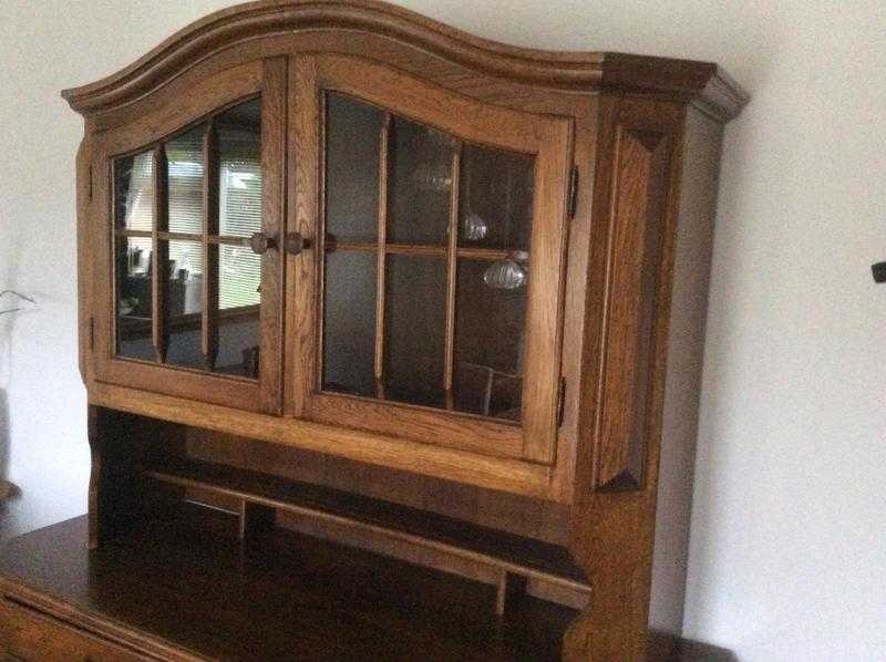 Quality dark oak solid wood sideboard Welsh dresser with glass display top. Large amp stylish.