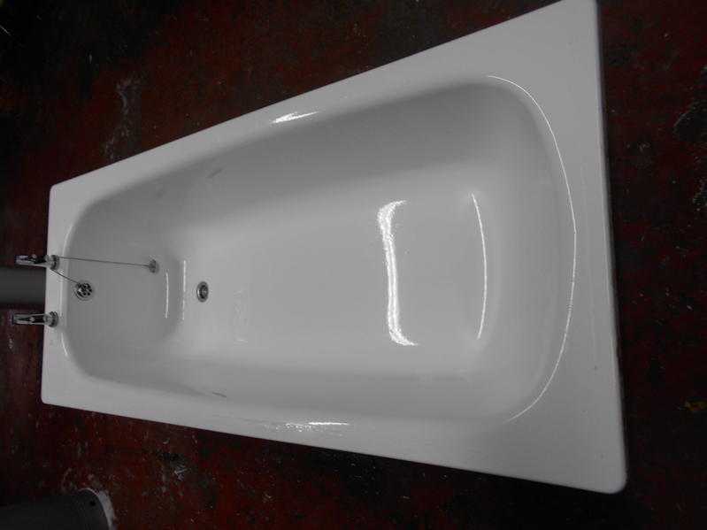 quality steel bath with wash hand basin with modern chrome taps