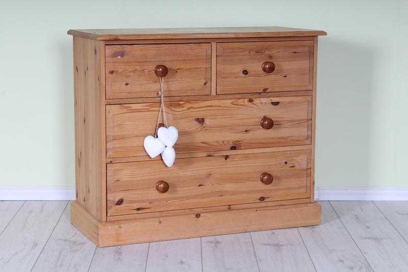 QUALITY WAXED SOLID PINE CHEST OF DRAWERS LIGHT IN COLOUR - CAN COURIER