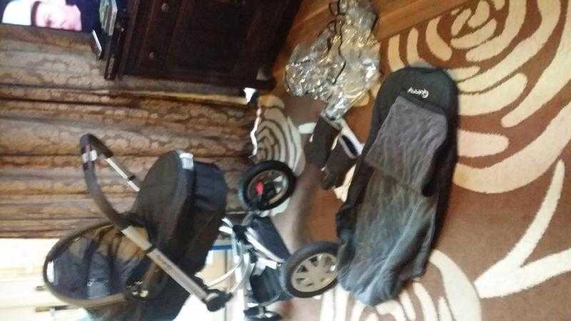 Quinny Buzz prambuggy with lots of extras and in brilliant condition.smoke and pet free