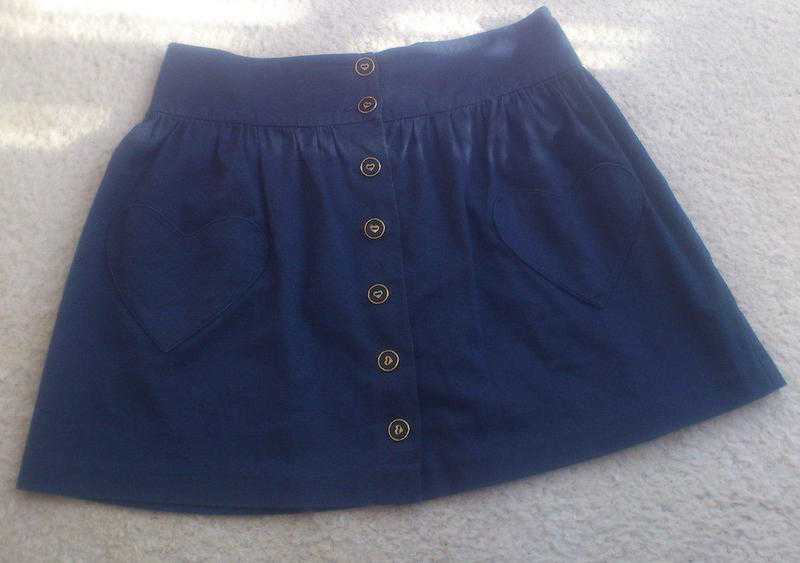 Quirky short skirt (Topshop, size 10, heart-themed)