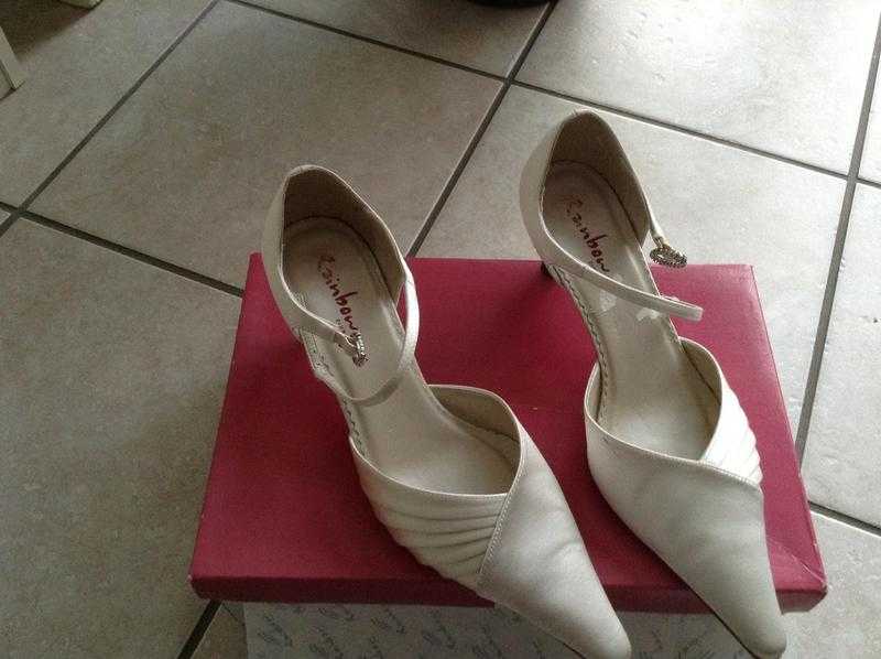 Rainbow bride shoes ivory size 5