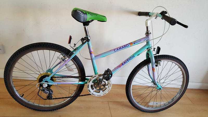 Raleigh Camaro girlsladies Bike. 6 speed. (Suit 11 yrs to 15 yrs).