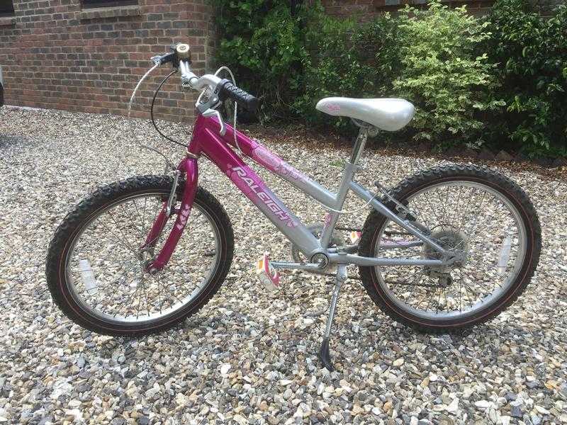 Raleigh Krush girl039s bike, 16quot wheels, 6 gears, pink