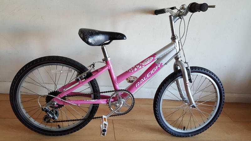 Raleigh Krush Girls bike - 20 inch wheels. (Suit age 8 to 12 years).