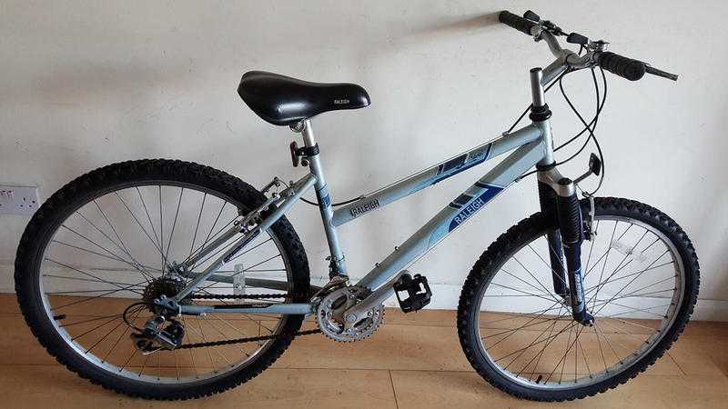 Raleigh Ladies Mountain Bike. 21 speed. 26 inch wheels (Suit 15 yrs to Adult).