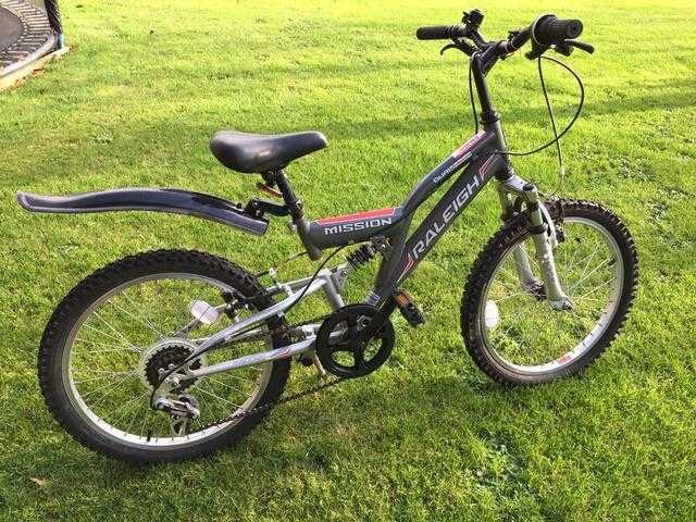 Raleigh mission boys mountain bike 20quot wheel 6 speed, dual suspension in grey